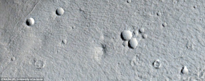 Bộ ảnh sao Hỏa quý giá gửi về từ tàu Mars Reconnaissance Orbiter ảnh 1