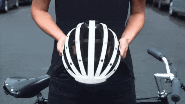 Mũ bảo hiểm xe đạp có khả năng gấp gọn dễ dàng ảnh 1