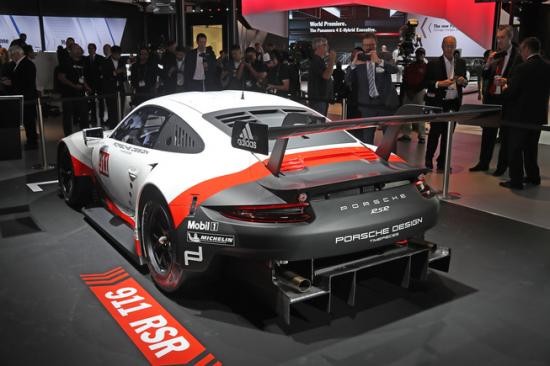 Panamera Executive và 911 RSR tỏa sáng gian trưng bày của Porsche ảnh 9