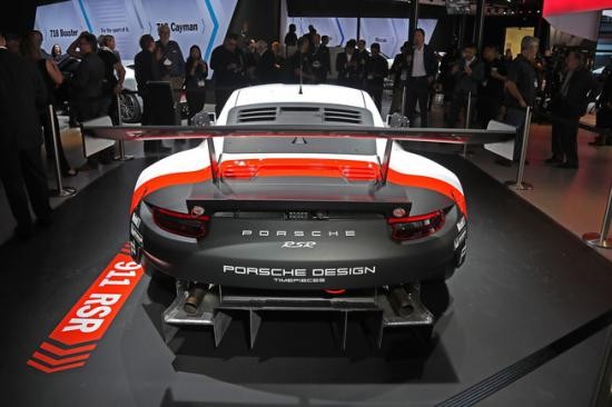 Panamera Executive và 911 RSR tỏa sáng gian trưng bày của Porsche ảnh 7