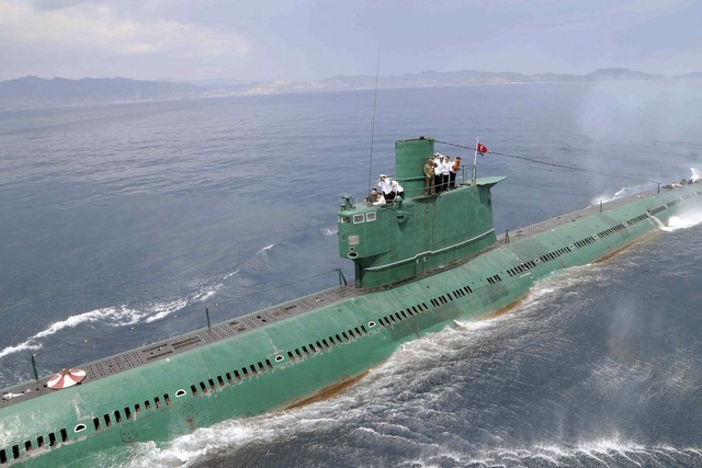 Truy vết tàu ngầm phóng tên lửa đạn đạo mà Triều Tiên vừa “khoe” ảnh 4
