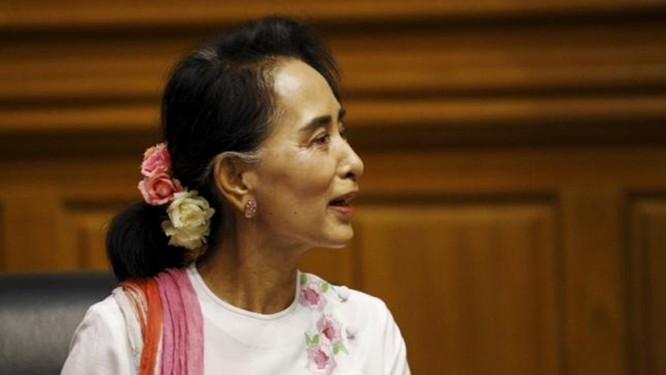 Bà Suu Kyi cảnh báo giới trẻ Myanmar phí thời gian vì internet ảnh 1