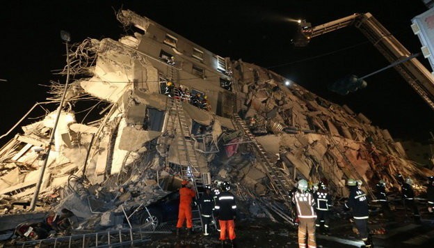 Video Đài Loan bị động đất 6,4 độ richter, nhà 17 tầng đổ sập ảnh 9