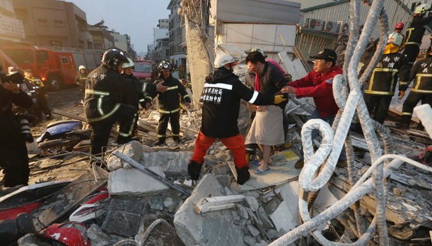 Video Đài Loan bị động đất 6,4 độ richter, nhà 17 tầng đổ sập ảnh 11
