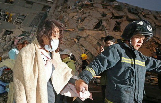 Video Đài Loan bị động đất 6,4 độ richter, nhà 17 tầng đổ sập ảnh 2