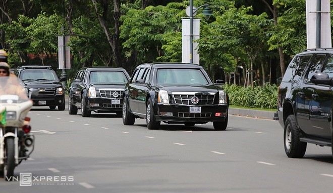 Limousine The Beast của Tổng thống Obama xuống phố Sài Gòn ảnh 6