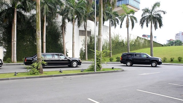 Đoàn xe đón ông Obama đã rời khách sạn đến Sân bay Nội Bài ảnh 7