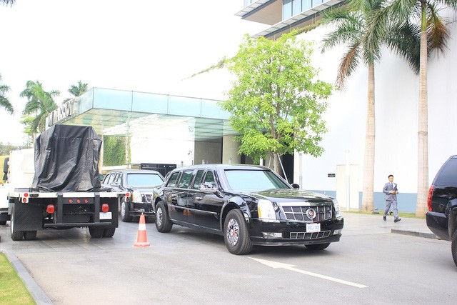 Đoàn xe đón ông Obama đã rời khách sạn đến Sân bay Nội Bài ảnh 4