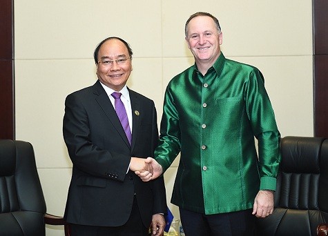 Thủ tướng Nguyễn Xuân Phúc hội kiến với Thủ tướng Nhật Bản và Thủ tướng New Zealand ảnh 1