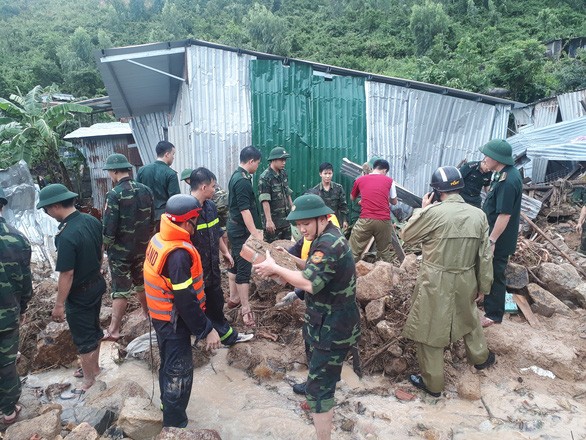 Thủ tướng công điện gửi lời thăm hỏi, chia buồn sâu sắc tới nạn nhân mưa lũ ảnh 1