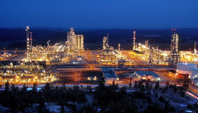 Nhà máy lọc dầu Dung Quất được khánh thành vào đầu năm 2011. (Ảnh: Internet)
