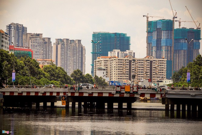 'Rung be tong' tai khu do thi xa hoa tren duong Nguyen Huu Canh hinh anh 12