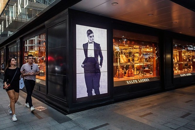 Một cửa hàng của Ralph Lauren tại Hong Kong. Ảnh: Bloomberg
