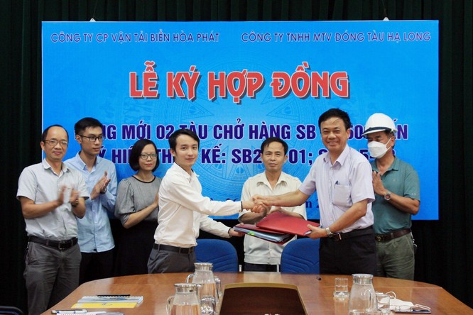 Hòa Phát bán 4,5 triệu tấn thép sau 7 tháng, đóng mới 2 tàu vận tải 24.500 tấn ảnh 1
