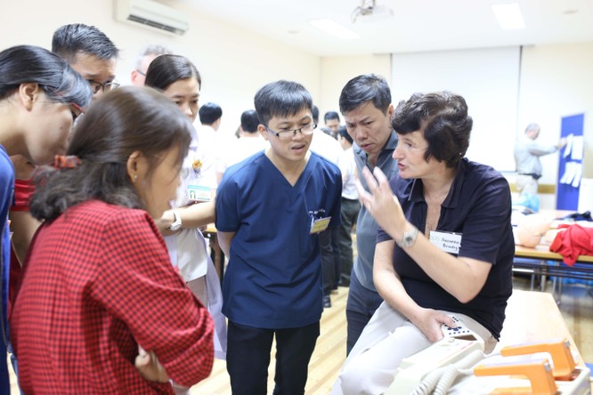 9 chuyên gia hàng đầu Úc hỗ trợ bác sĩ Nhi Đồng 1 nâng cao kỹ năng cấp cứu ảnh 4