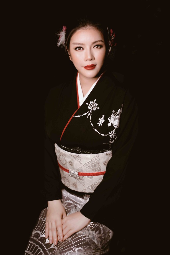 Lý Nhã Kỳ mặc Kimono làm vedette trong show của nhà thiết kế Nhật Bản ảnh 2