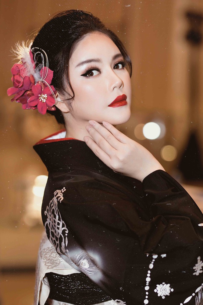Lý Nhã Kỳ mặc Kimono làm vedette trong show của nhà thiết kế Nhật Bản ảnh 3