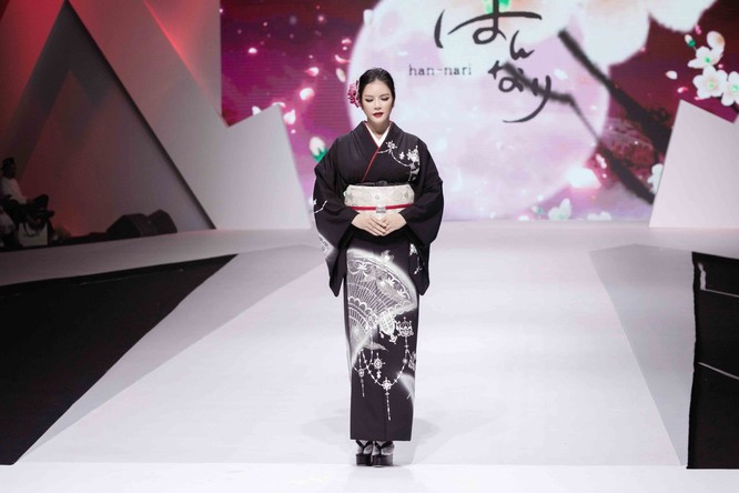 Lý Nhã Kỳ mặc Kimono làm vedette trong show của nhà thiết kế Nhật Bản ảnh 8