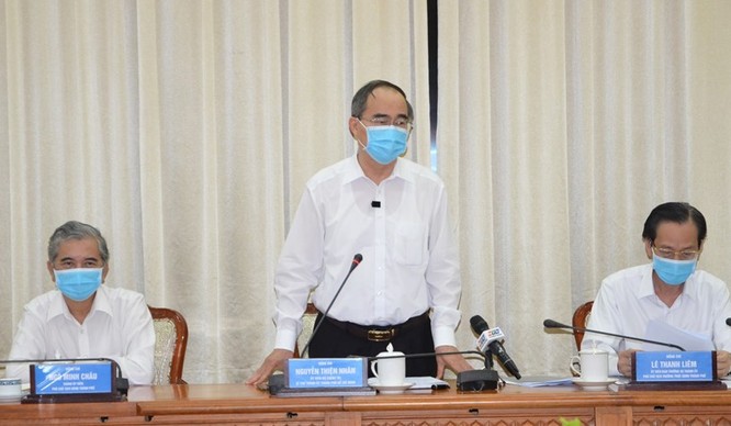 Bí thư thành ủy Nguyễn Thiện Nhân chỉ đạo tại cuộc họp (Ảnh: TTBC) 