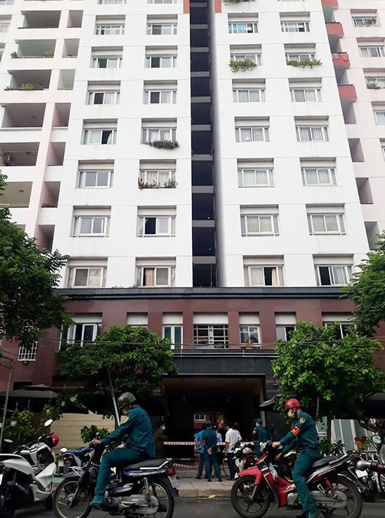 Block có ca nghi nhiễm cao 15 tầng, với 328 cư dân. Ảnh: Hà An