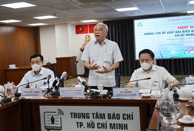 Trưởng Ban Tuyên giáo Thành ủy Phan Nguyễn Như Khuê trao đổi thông tin với báo chí (Ảnh: Khang Minh)