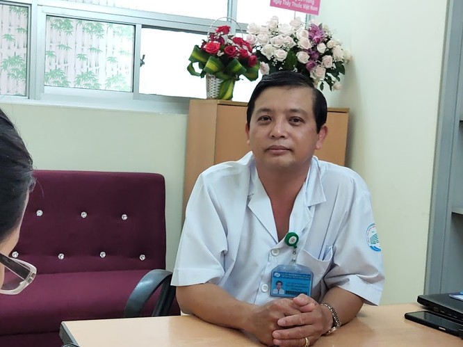 BS Nguyễn Thanh Phong, Trưởng khoa Nhiễm D (Bệnh viện Bệnh Nhiệt đới TP.HCM) - Ảnh: Hòa Bình