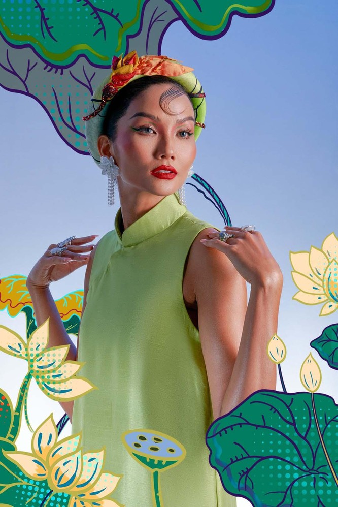 Hoa hậu H’Hen Niê mang tranh dân gian Đông Hồ vào ảnh Tết ảnh 5
