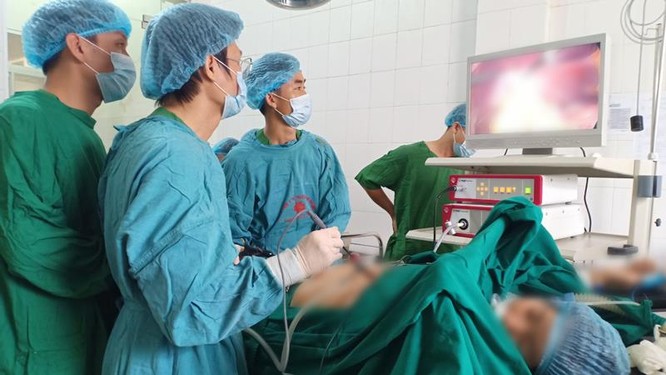 Bệnh viện huyện của Lai Châu làm chủ kỹ thuật mổ nội soi ảnh 1