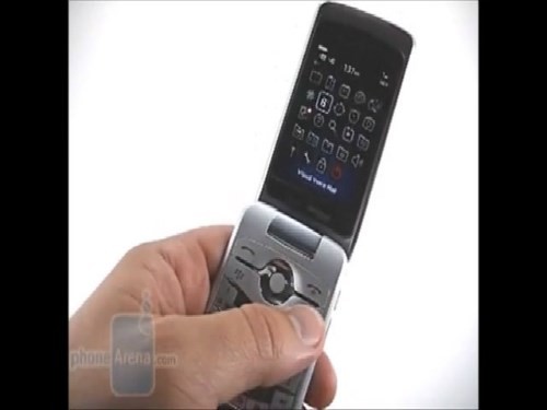 Blackberry Pearl Flip 8230 nổi bật với thiết kế nắp gập độc đáo. Sản phẩm ghi điểm nhờ sở hữu những tính năng sở trường của BlackBerry cùng thiết kế có khả năng bảo vệ màn hình tốt hơn mà vẫn lưu giữ được thiết kế dạng bỏ túi.