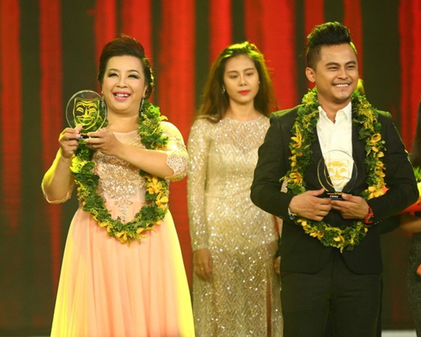 Phạm Hương được trao danh hiệu 'Hoa hậu quốc dân' ảnh 10