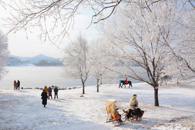 Băng tuyết phủ trắng các danh thắng ở Trung Quốc ảnh 1