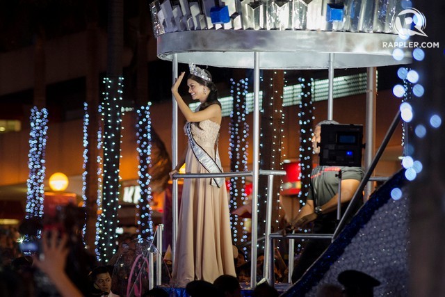 Hàng ngàn người xem lễ diễu hành của Hoa hậu Hoàn vũ 2015 ảnh 9