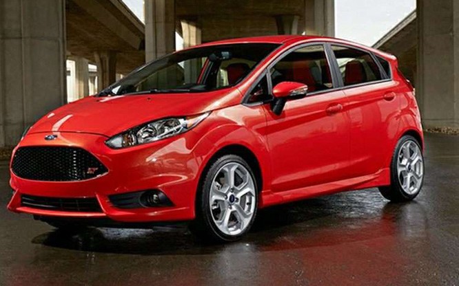 2016 Ford Fiesta ST là mẫu xe trọng lượng nhẹ, 4 cửa, được chào bán với giá 20.970 USD.