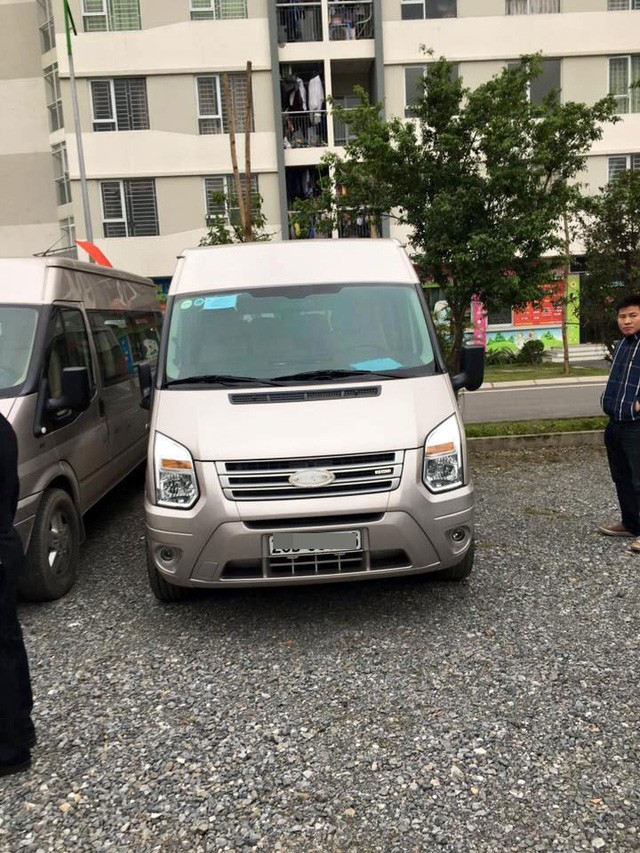 Hà Nội: Hàng loạt ô tô bị ăn trộm logo và "vặt gương" trong bãi gửi xe ảnh 2