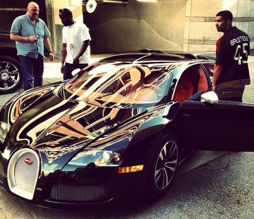 10 người nổi tiếng đang sở hữu Bugatti Veyron siêu đắt ảnh 7