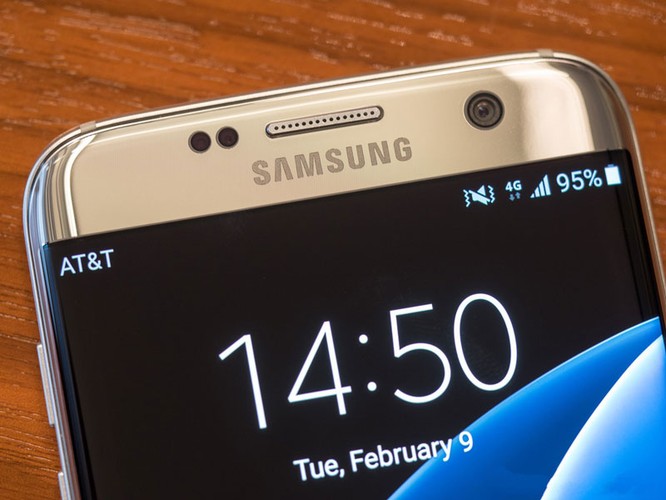 Cận cảnh từng chi tiết của Samsung Galaxy S7 Edge ảnh 14