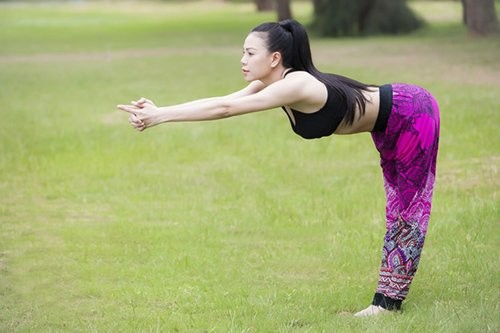 Mỹ nhân Việt tập yoga khoe đường cong tuyệt mỹ ảnh 17