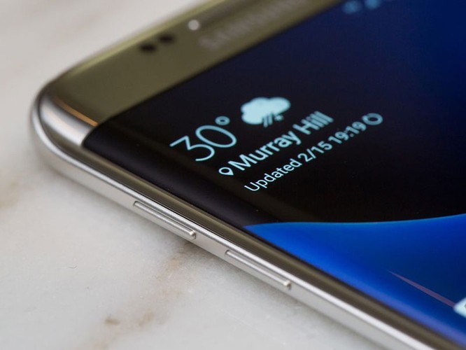 Cận cảnh từng chi tiết của Samsung Galaxy S7 Edge ảnh 22