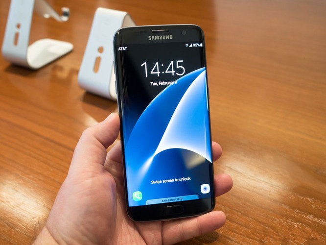 Cận cảnh từng chi tiết của Samsung Galaxy S7 Edge ảnh 7