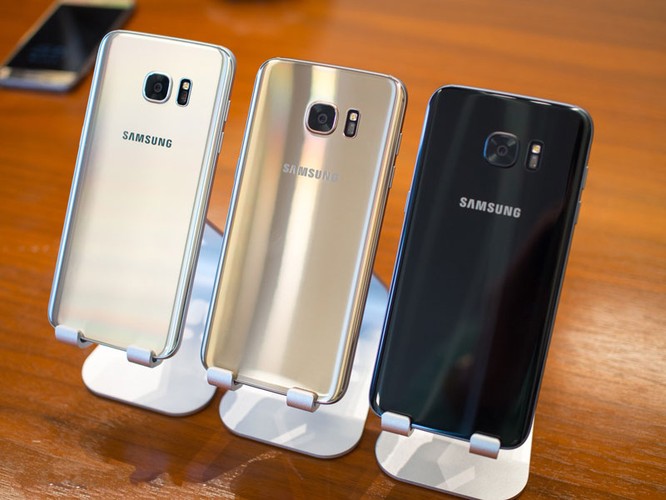 Cận cảnh từng chi tiết của Samsung Galaxy S7 Edge ảnh 10