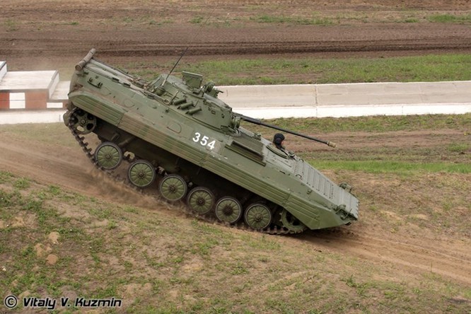 Cận cảnh xe tăng-thiết giáp Nga chạy, nhảy, bắn ảnh 12