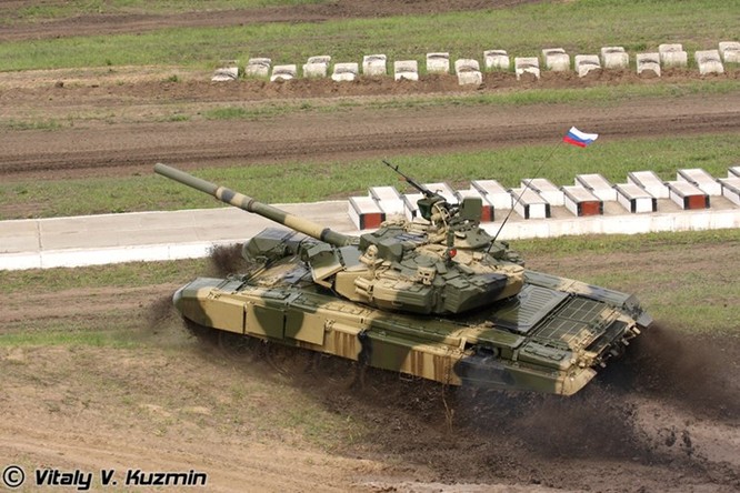 Cận cảnh xe tăng-thiết giáp Nga chạy, nhảy, bắn ảnh 1