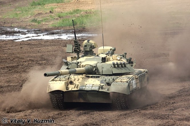 Cận cảnh xe tăng-thiết giáp Nga chạy, nhảy, bắn ảnh 2