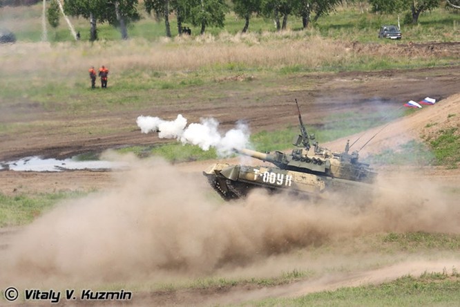 Cận cảnh xe tăng-thiết giáp Nga chạy, nhảy, bắn ảnh 5