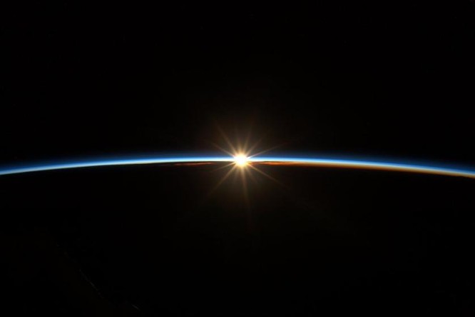 Trái Đất tuyệt đẹp nhìn từ Trạm Vũ trụ quốc tế ảnh 19