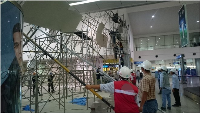 Vì sao dàn giáo tại sân bay Tân Sơn Nhất đổ sập? ảnh 1