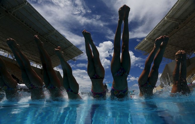 Cuộc tập luyện của đội tuyển bơi đồng bộ Pháp chuẩn bị cho Thế vận hội Olympic 