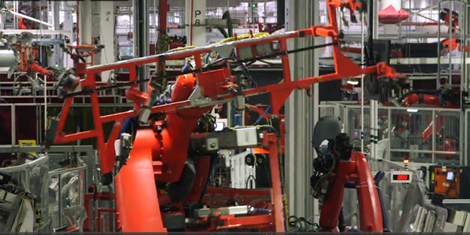 Cận cảnh nhà máy sản xuất xe hơi với 150 robot của Tesla ảnh 5