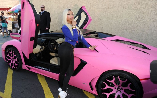 Ca sĩ đình đám Nicki Minaj chọn siêu xe Lamborghini Aventador có giá lên đến 400.000 USD