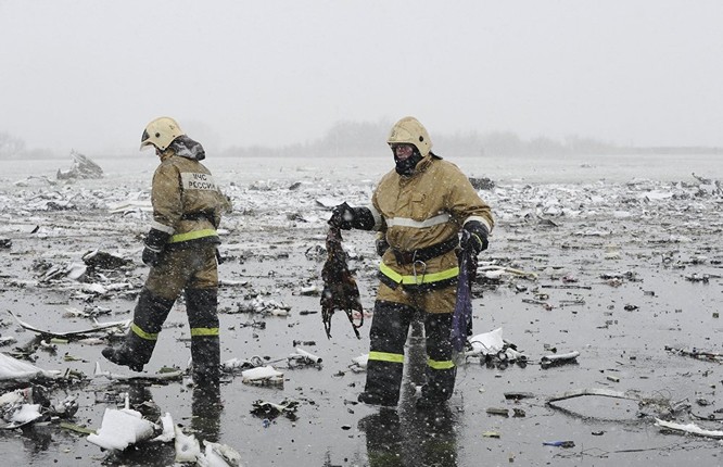 Những hình ảnh đầu tiên từ hiện trường tai nạn máy bay ở Rostov ảnh 7